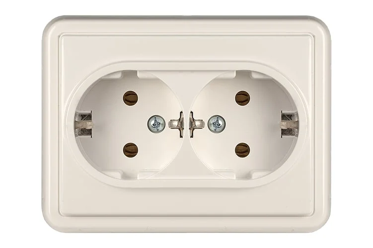 Розетка RP16-021 в белом ST150
